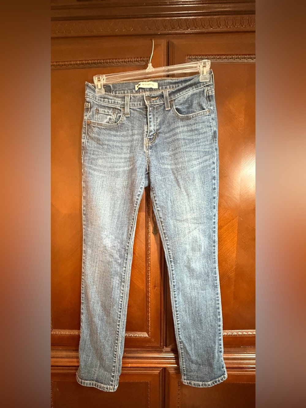 Levi's Women's 505 mid rise
Medium wash straight leg jeans some
stretch GUC sz 4 - Picture 4 of 12